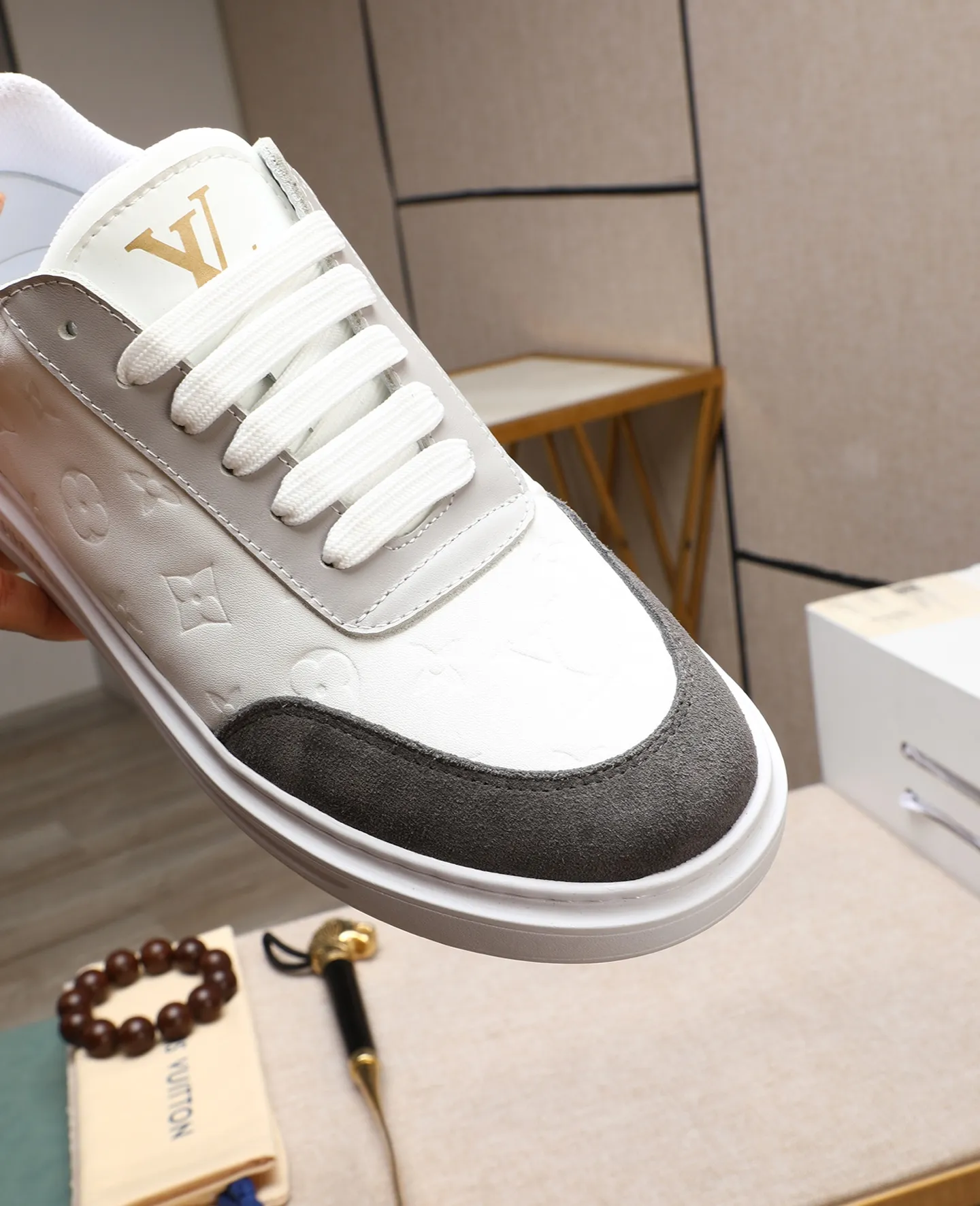 Men's shoes 💰540 📛📛【LOUIS VUITTON】Louis Vuitton new product👟Milan fashion catwalk style🇰🇾🇰🇾LV family logo, celebrity style, a must-have for fashionistas⚠️Classic presbyopia flower➕Water-dyed cow lining➕Special outsole👞Number 38-44 (45 46 custom-made)